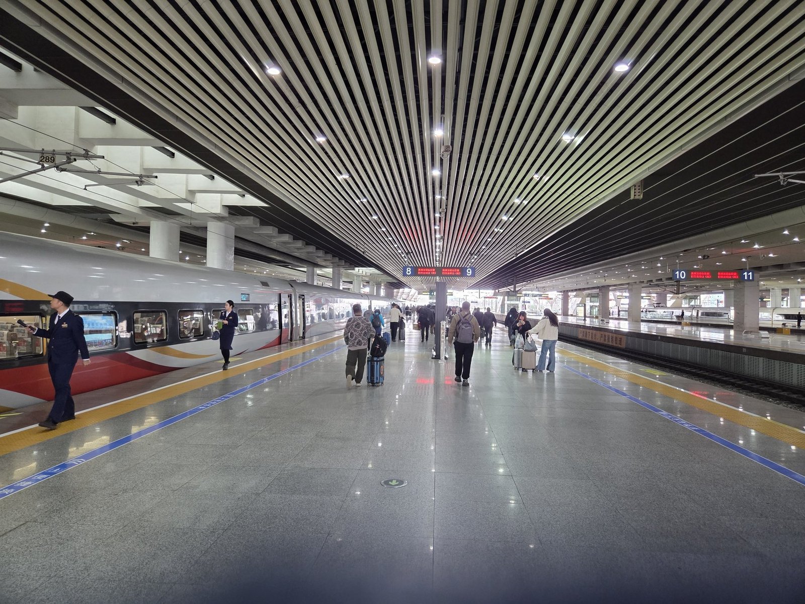 High-speed railway platform at Guangzhou South Railway Station