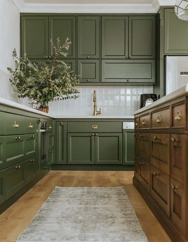 Paintable gap at an interior panel and trim perimeter