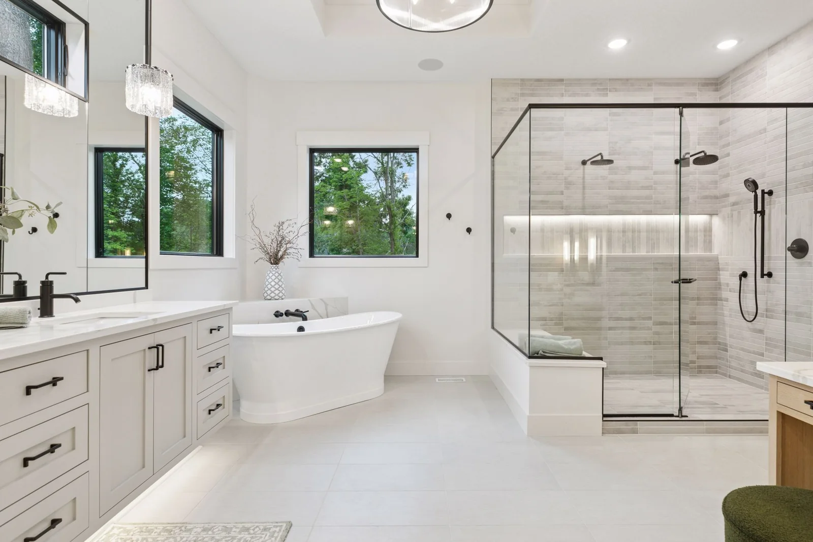 Bathroom glass partition with sealed perimeter joints